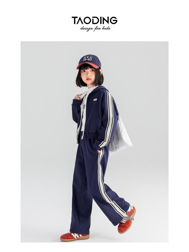 Комплект спортивной одежды в полоску для девочек Tao Town - Модный повседневный костюм-двойка для детей