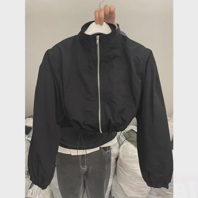 Женская спортивная куртка с солнцезащитным воротником-стойкой и застежкой-молнией на шнурок