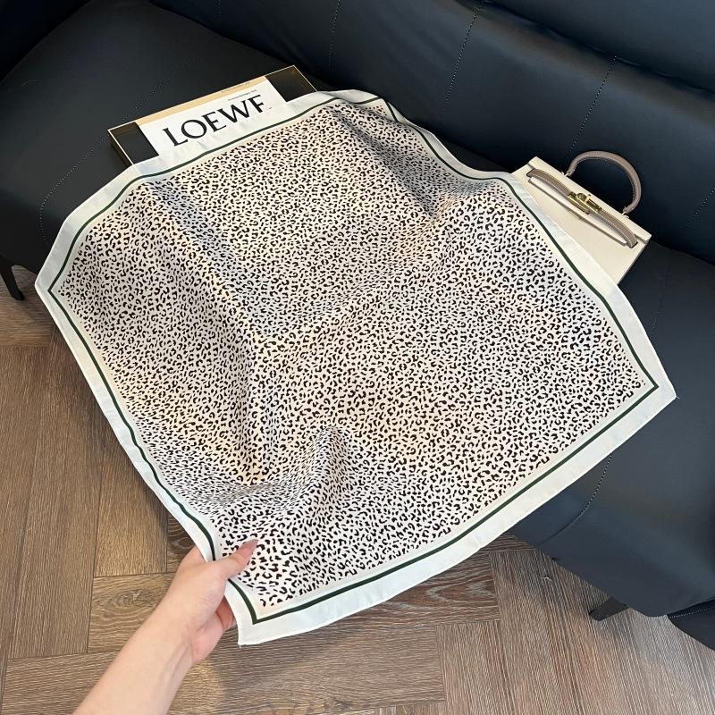 Spring and summer square scarf Korean version of women's scarf decorative binding wrist exquisite foreign style neck protection windproof headscarf