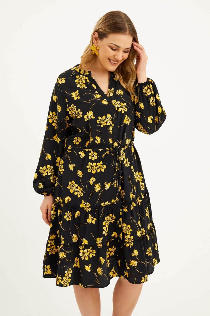 Женское платье большого размера с рюшами и поясом