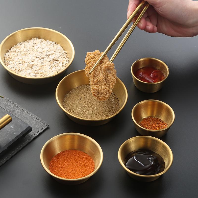 Маленькая круглая тарелка из нержавеющей стали 304 для приправ, стейка, салата или соуса.