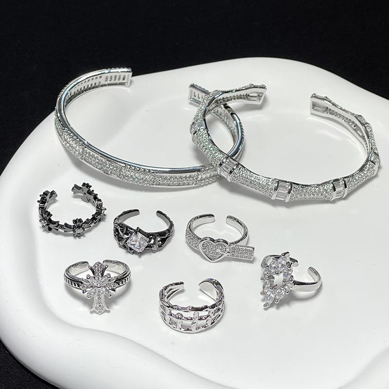 Cross Dark Premium Light Luxury Открытое кольцо набор Холодный ветер Циркон Любовь Бант кольцо