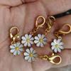 10 Pcs Oil Dripping Daisy Flower Pendant Colorful Floral Bag and Keychain Accessories Couple Family Keychain Pendant