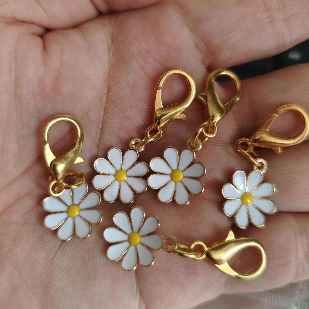 10 Pcs Oil Dripping Daisy Flower Pendant Colorful Floral Bag and Keychain Accessories Couple Family Keychain Pendant