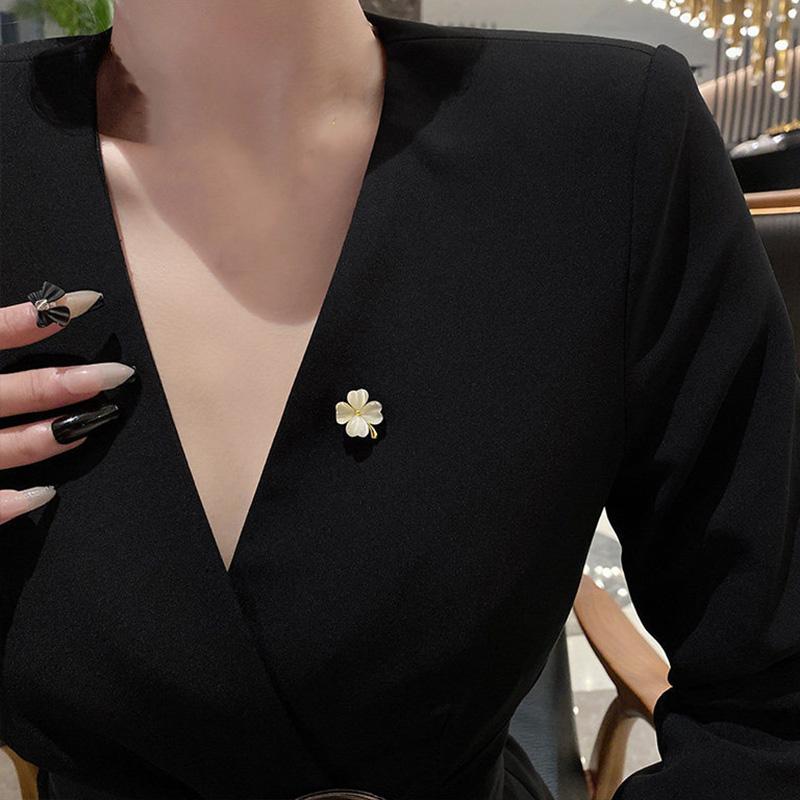 Fashion Brooch Set Flower Bow Brooches for Women Metal Anti-glare Lapel Pin Fixed Clothes Pins Sweater Coat Clothing Accessories AVE