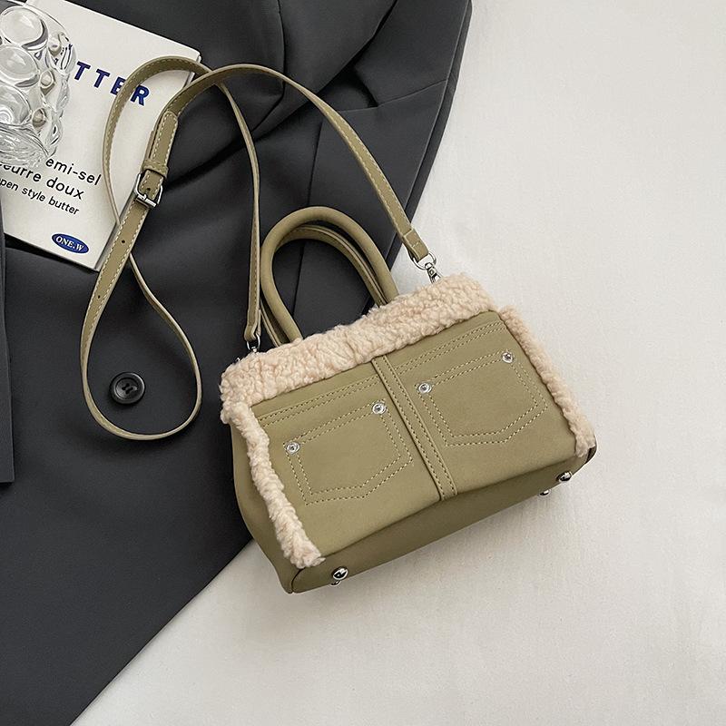 Осенне-зимняя ретро сумка-тоут из овечьей шерсти для женщин 2025 новая на плечо, сумка-мессенджер, высококачественная пушистая портативная сумка-ведро