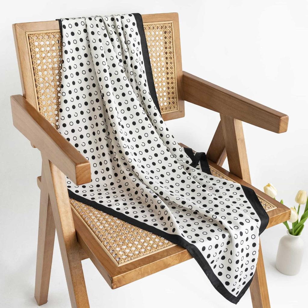 2024 Весна и осень Тонкий французский бежевый шарф в горошек Женский квадратный шарф Шаль Внешнее украшение Универсальный шарф