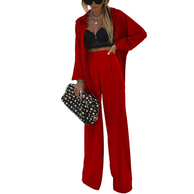 Повседневный комплект из двух предметов: футболка с длинным рукавом и брюки. Женский элегантный однотонный костюм с брюками полной длины и пальто.