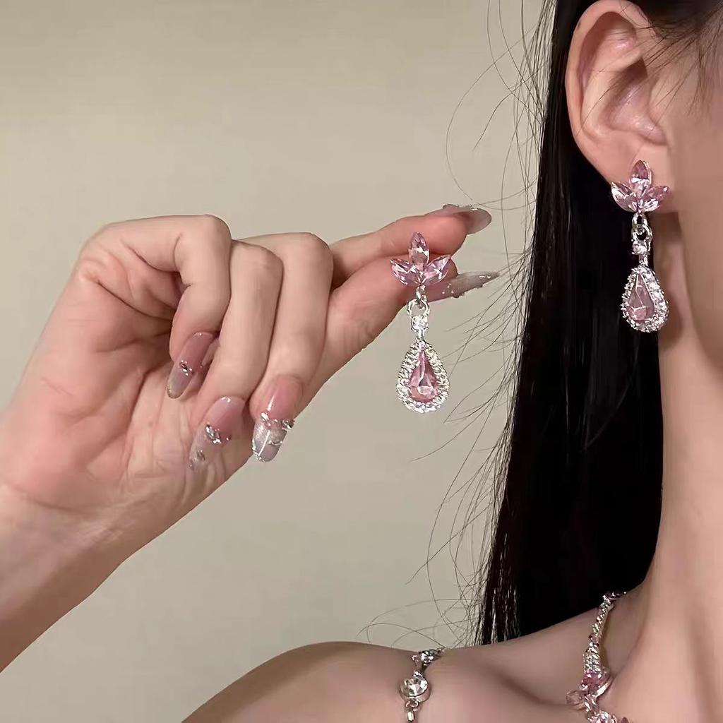 Изысканное Элегантное Модное Ожерелье