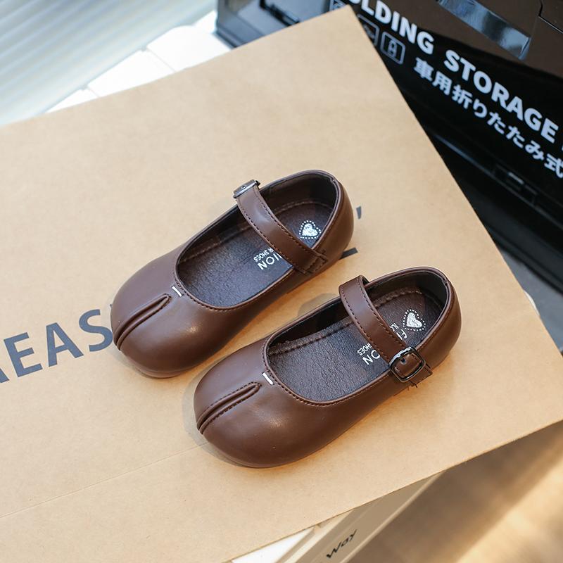 Новые детские модные повседневные туфли для девочек, нескользящие, универсальные, мягкие, с круглым носком, детские, простые, неглубокие, Мэри Джейн, шикарные, дышащие, милые