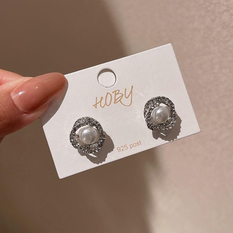 Silver needle light luxury Spice Girl pearl stud earrings temperament retro super flash earrings women's fashion high sense personalized earrings