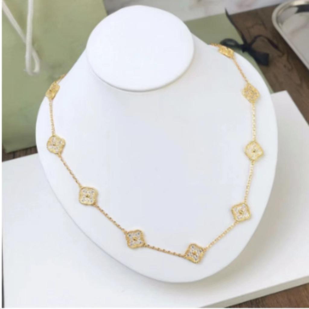 10-flower Lucky Four-leaf Clover Clavicle Chain Natural White Mother-of-pearl Necklace with Agate Accents