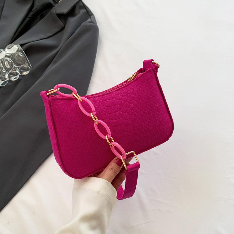 В этом году популярны маленькие сумки, женские сумки, новые трендовые модные и простые сумки через плечо, универсальные и свежие женские сумки подмышку.