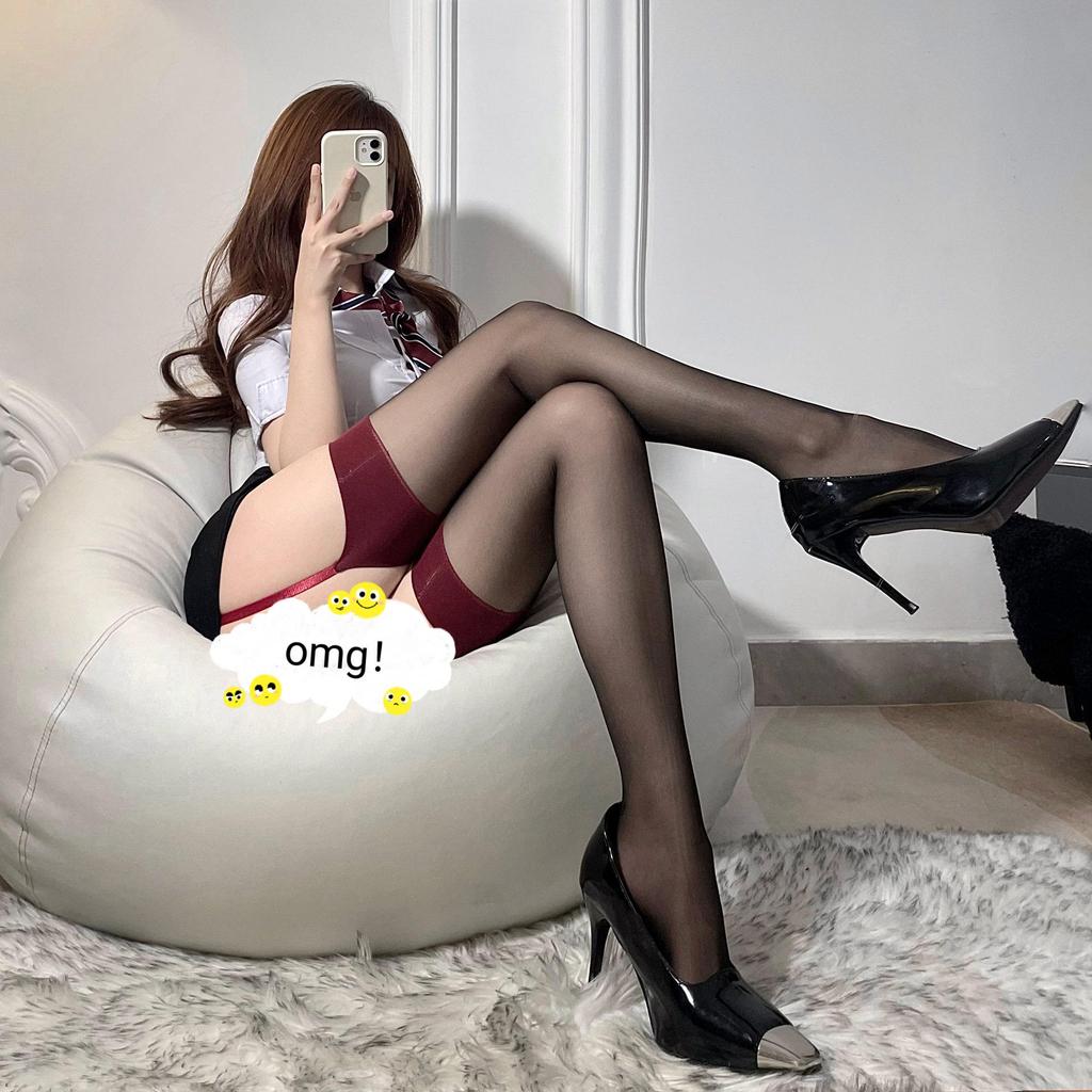 Кокетливый черный слитный чулок-подвязка до бедра с красной отделкой