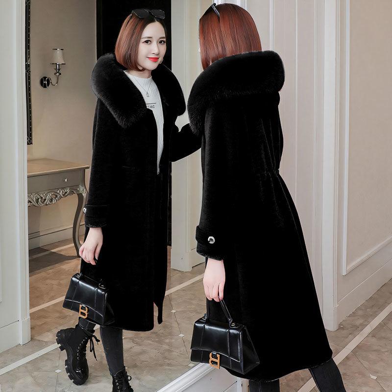Warm and Fashionable Women's Hooded Sheepskin Fleece Coat with Fur Collar