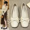 Модная обувь женская 2025 Женская обувь На все случаи жизни Неглубокий вырез Бант Повседневные кроссовки Квадратный носок Слипоны Новая летняя Удобная