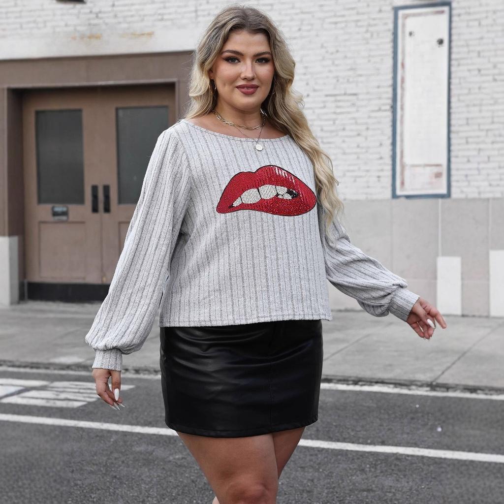 A Plus-size Women's Top with Sequined Embroidery On The Lips and A Personalized Patchwork Pullover T-shirt