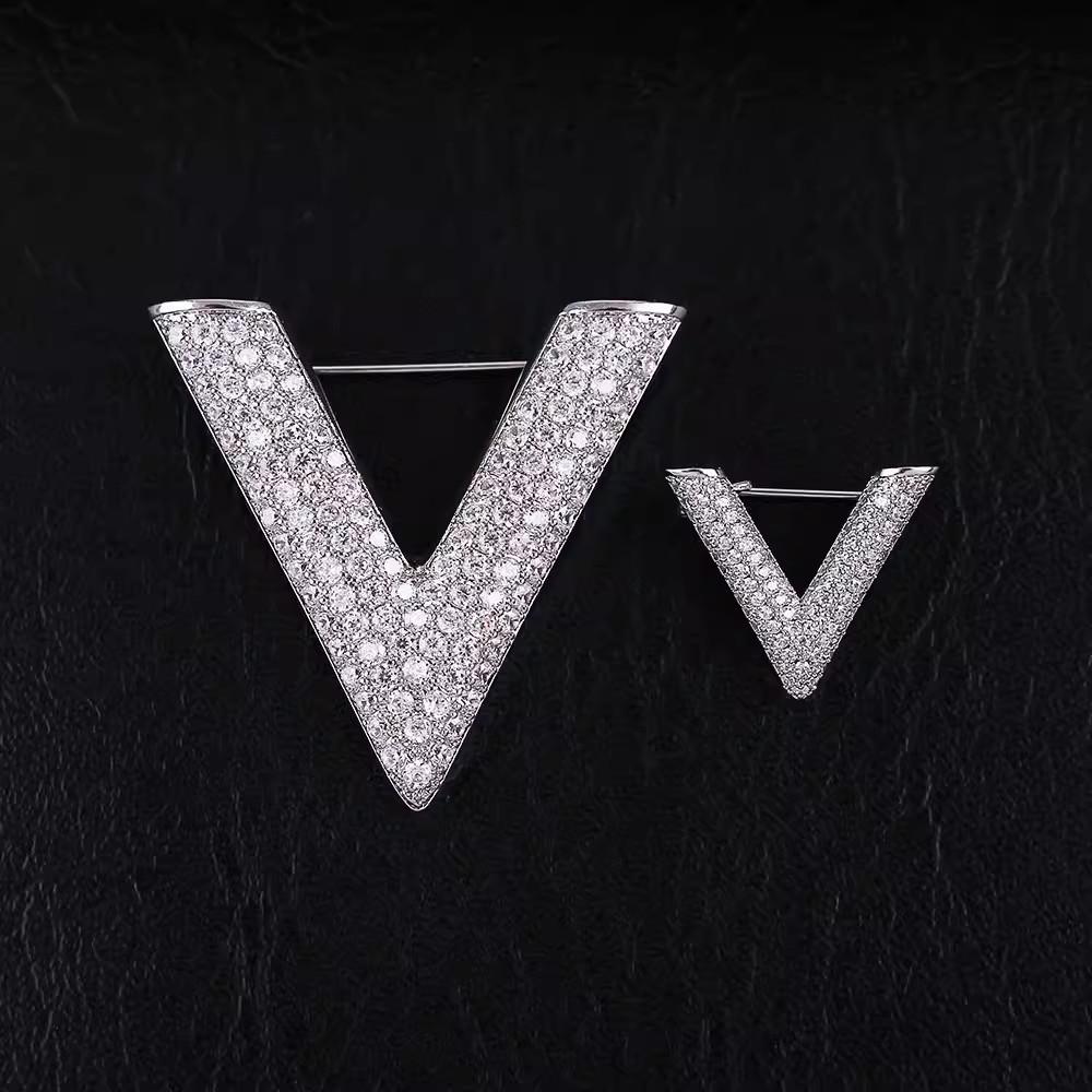 V-образная брошь женская изысканная буква корсаж индивидуальный дизайн чувственная булавка анти-свет пряжка фиксированная одежда аксессуары