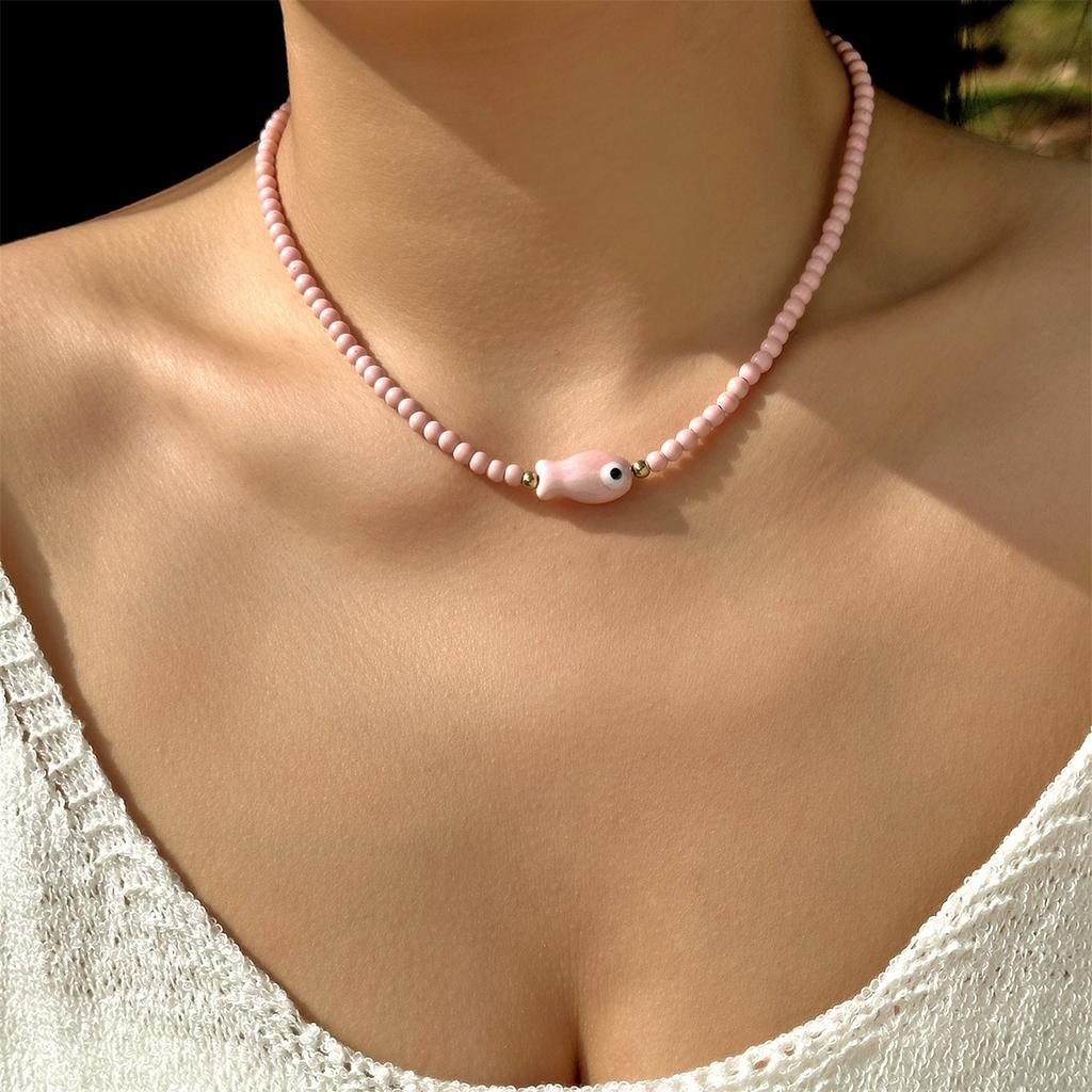 Керамическое ожерелье-подвеска в виде рыбки Gmai для женщин, многоцветные рисовые бусины с бирюзовыми акцентами, нежные украшения в виде рыбок для повседневной носки и отпуска