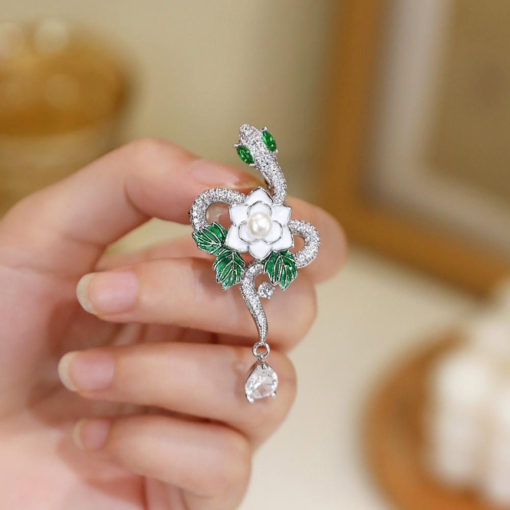 Minimalist Rhinestone Collar Pins Animal Snake Lapel Pin Temperament Zodiac Snake Brooch Party