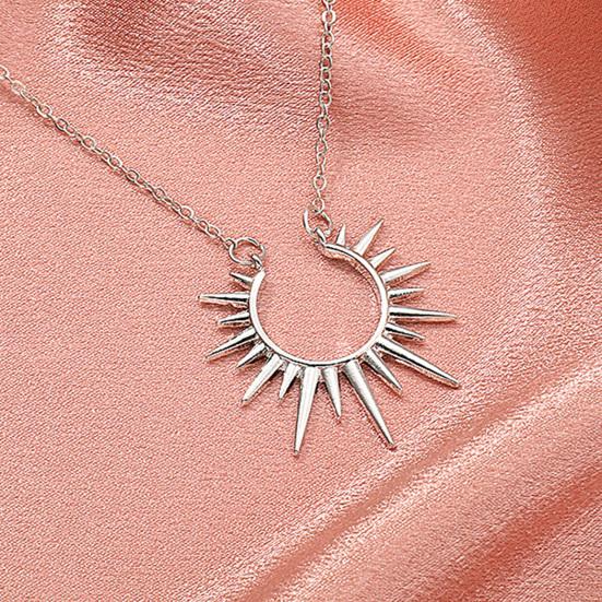 Женское Ожерелье Полое Подвеска Солнце Ретро Сплав Регулируемая Длина Полированное Повседневная Носка Свадьбы Вечеринки Украшения Подарок на День Рождения Ключица Ожерелье