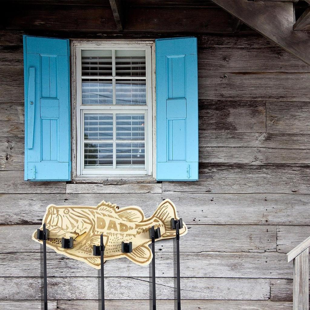 Настенный держатель для удочек в форме окуня с несколькими слотами для организации удилищ и снастей