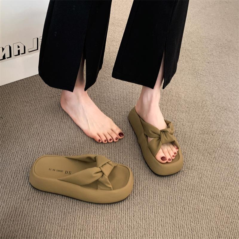 Крутые шлепанцы для женщин Летние полушлепанцы Универсальная пляжная обувь