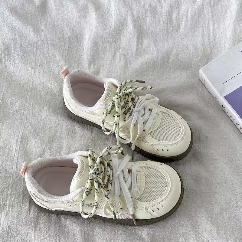 Модная женская повседневная спортивная обувь 2025 лето новая дышащая сетка удобная модная уличная студенческая обувь для скейтборда на вулканизированной подошве