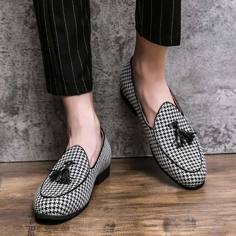 Новое поступление Роскошная мода Мужские туфли для платья Выпускной Свадьба Возвращение домой Мужские лоферы с кисточками Zapatos Hombres Обувь