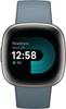 Fitbit Versa 4 Wasserfallblau/Aluminium in Platin