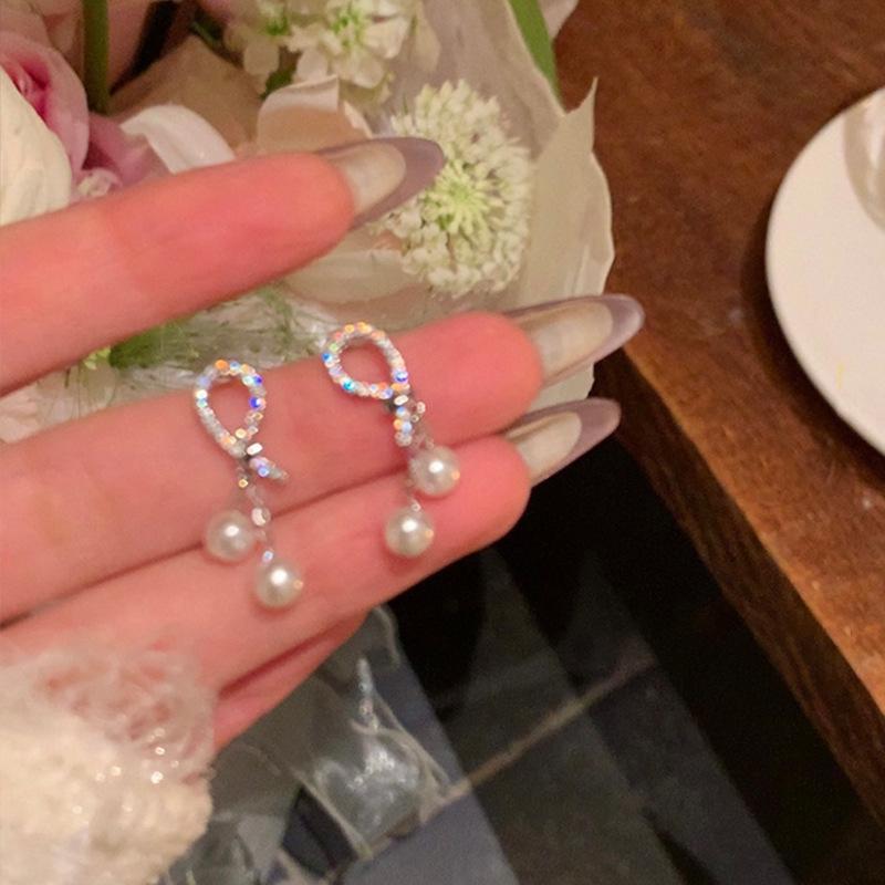 Design Sense Zircon Metal Pearl Fringed Stud Earrings Women Light Luxury Elegant Personality Simple Fashion Temperament Earrings