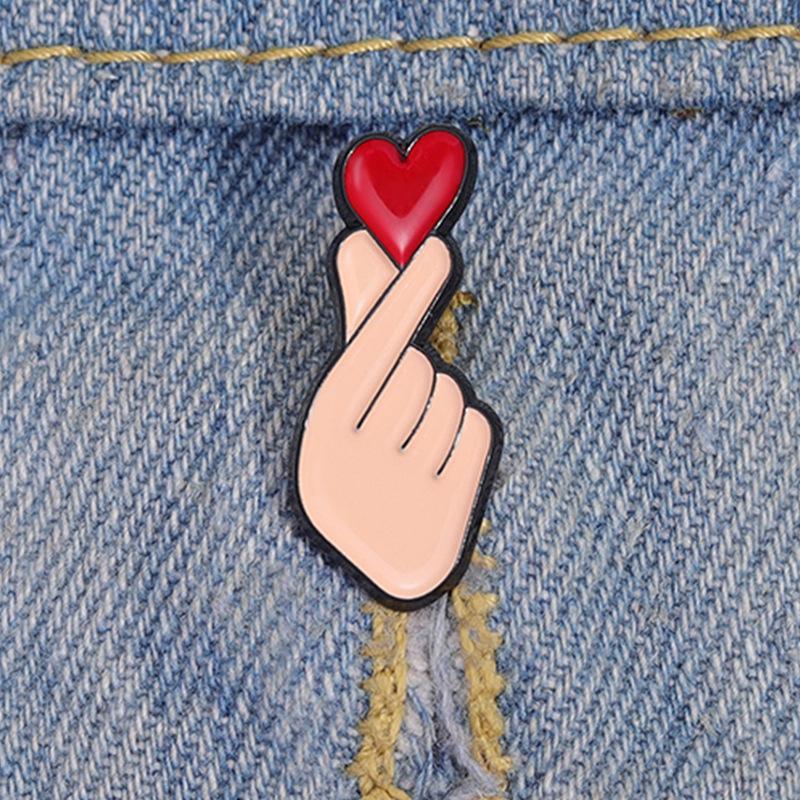 Creative Cute Cartoon Finger Heart Alloy Brooch, Men'S And Women'S Couple Bag Clip Accessories