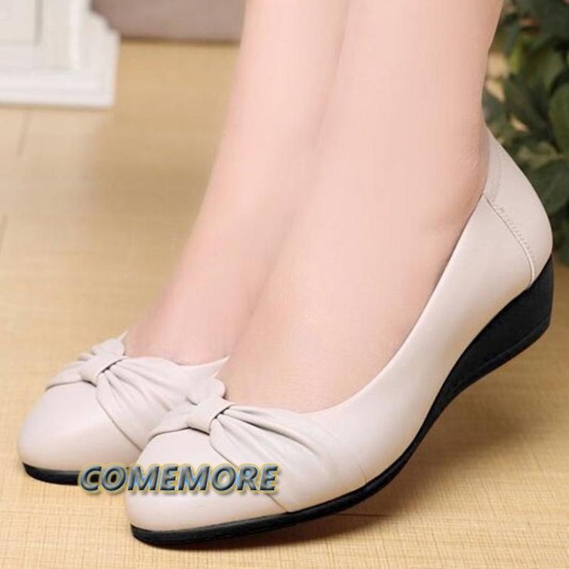 Модная женская обувь на плоской подошве, повседневная, легкая, удобная, из лакированной искусственной кожи, летняя, для студенток, 2024, новая мода, уличные лоферы, женские, осенние