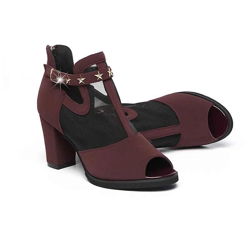 2025 Летняя обувь Женские босоножки с открытым носком Элегантные женские туфли на высоком квадратном каблуке 8 см Модные туфли для вечеринок Черный Красный D258