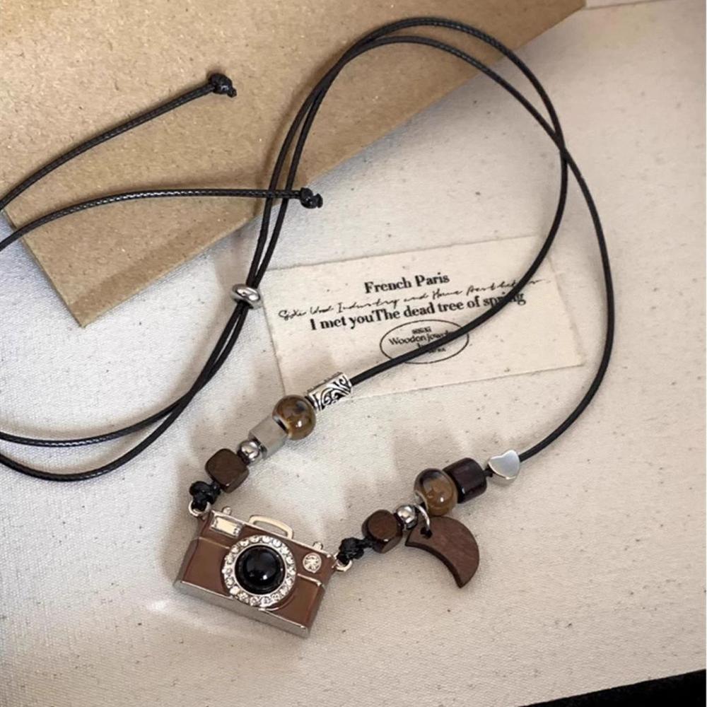 Vintage Brown Camera Pendant Necklace Retro Khaki Luxury Style Long Chain Necklace Unique Hip-Hop Fashion Accessories