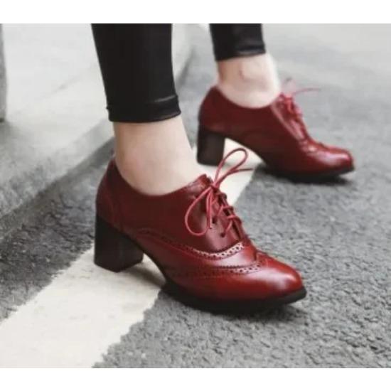 Новые женские туфли-лодочки с круглым носком на деревянном каблуке 5,5 см, на платформе, броги, студенческие, классические весенние, на шнуровке в стиле ретро с резной отделкой