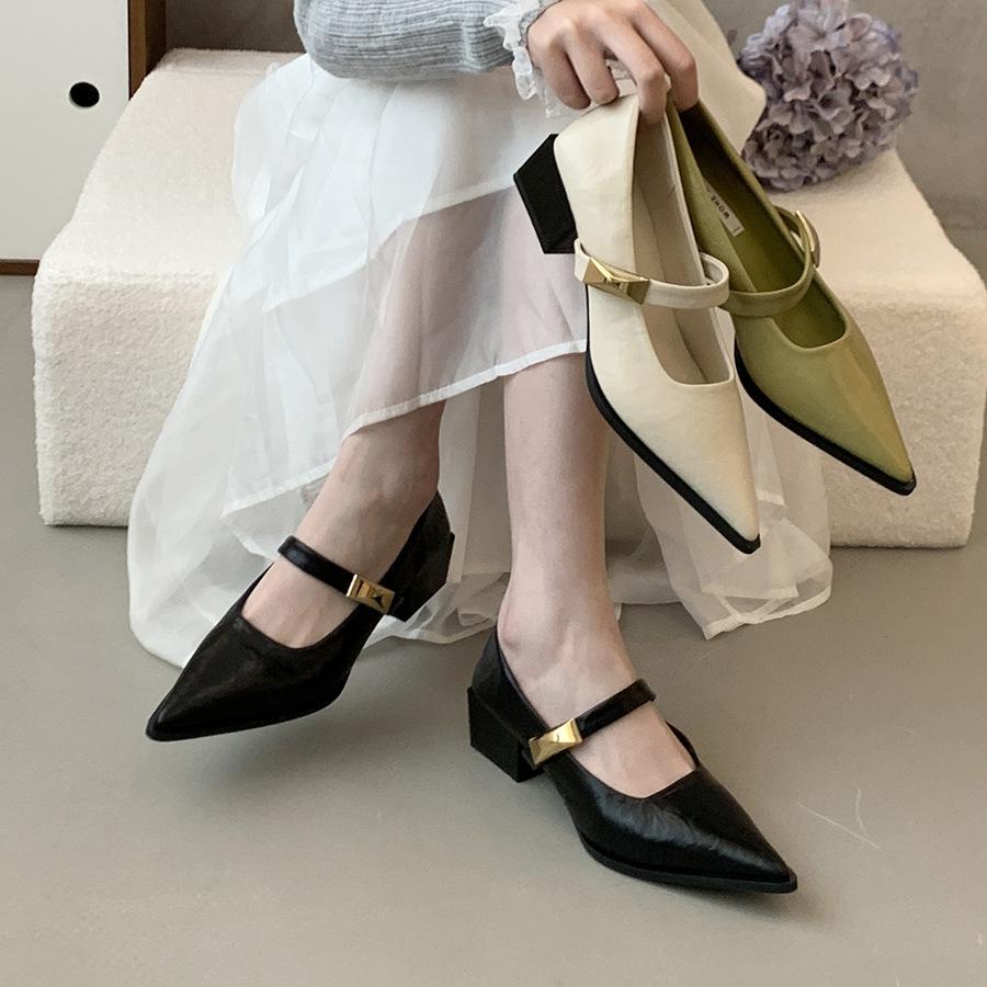 Black pointed thick heel single shoes femininity retro Mary Jane small leather shoes