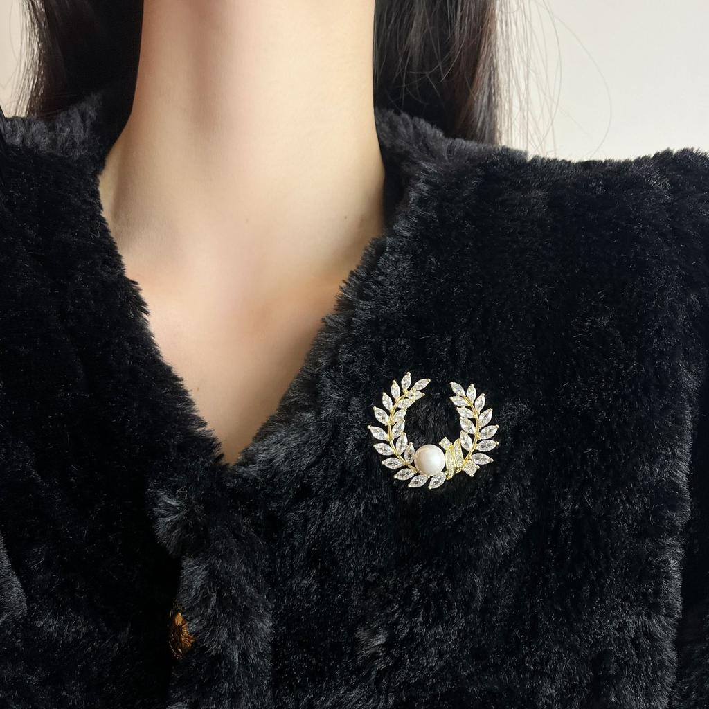 Light Luxury Zircon Wheat Ear Pearl Brooch Female Niche Design High-End High-End Anti-Light Buckle Pin Temperament Brooch