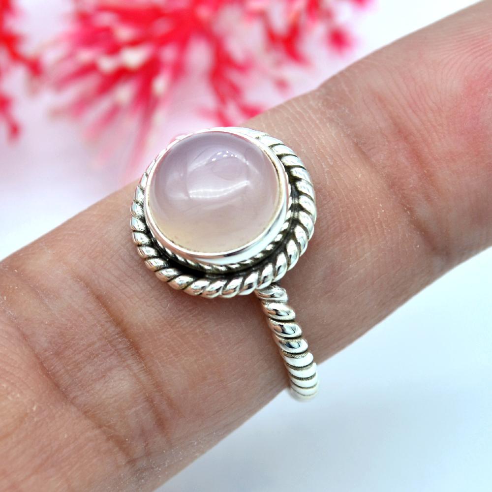 Кольцо ручной работы с драгоценным камнем из розового кварца. Ювелирные изделия из стерлингового серебра 925 пробы.