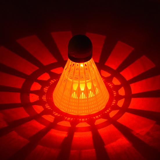 6 шт./компл. светящиеся мячи для бадминтона, светодиодные вспененные пластиковые спортивные спортивные бадминтоны, красочные светящиеся воланы, детский светодиодный набор для бадминтона для внутреннего и наружного использования