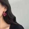 Французские романтичные серьги с бахромой из лепестков бургундского цвета, уникальные серьги нишевого дизайна, легкая роскошь, осенне-зимние серьги