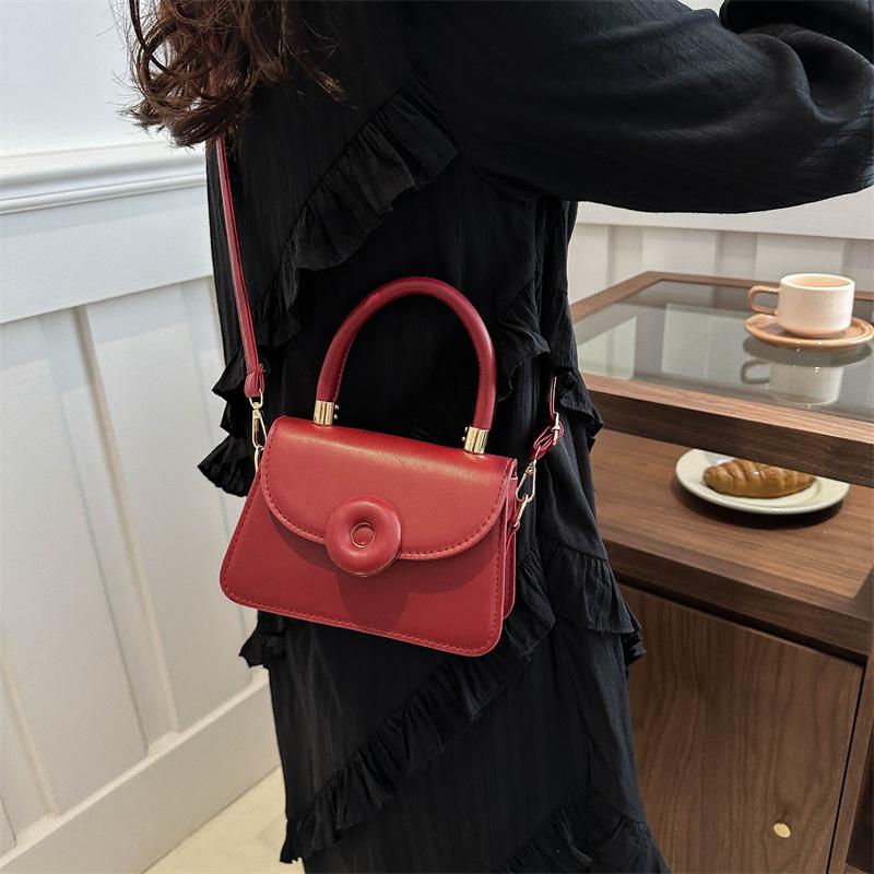 Популярная в этом году портативная маленькая квадратная сумка женская летняя 2024 новая модная сумка через плечо повседневная однотонная сумка-мессенджер в иностранном стиле