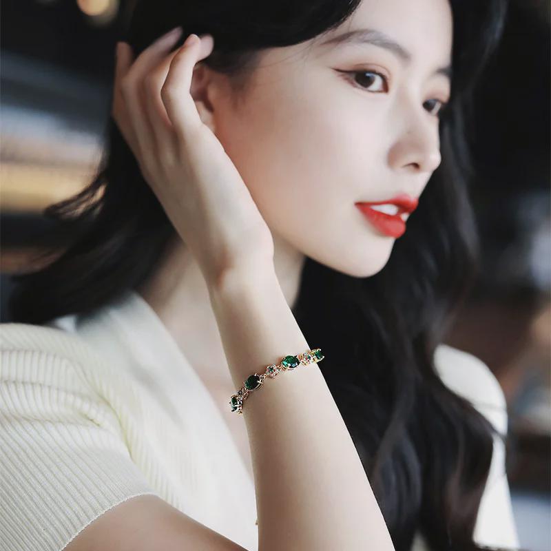Браслет с красными и зелеными сапфирами для женщин: Модный, уникальный, трендовый дизайн с цирконием, вдохновленный знаменитостями, элегантные украшения для рук
