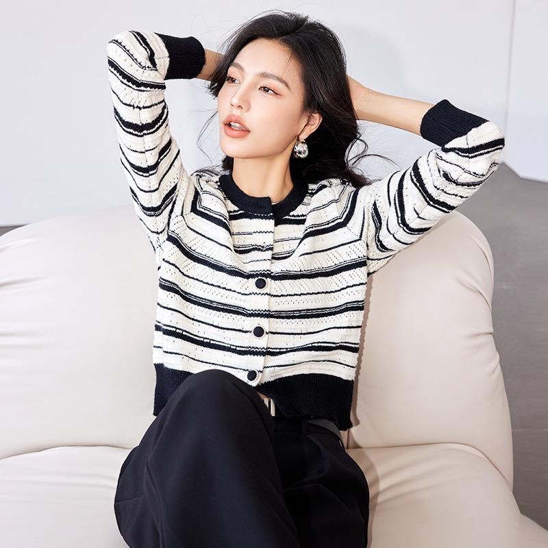 Niche Women's Autumn Clothing New Classic Striped Outer with Long-sleeved Wool Knitted Cardigan Short Coat Top