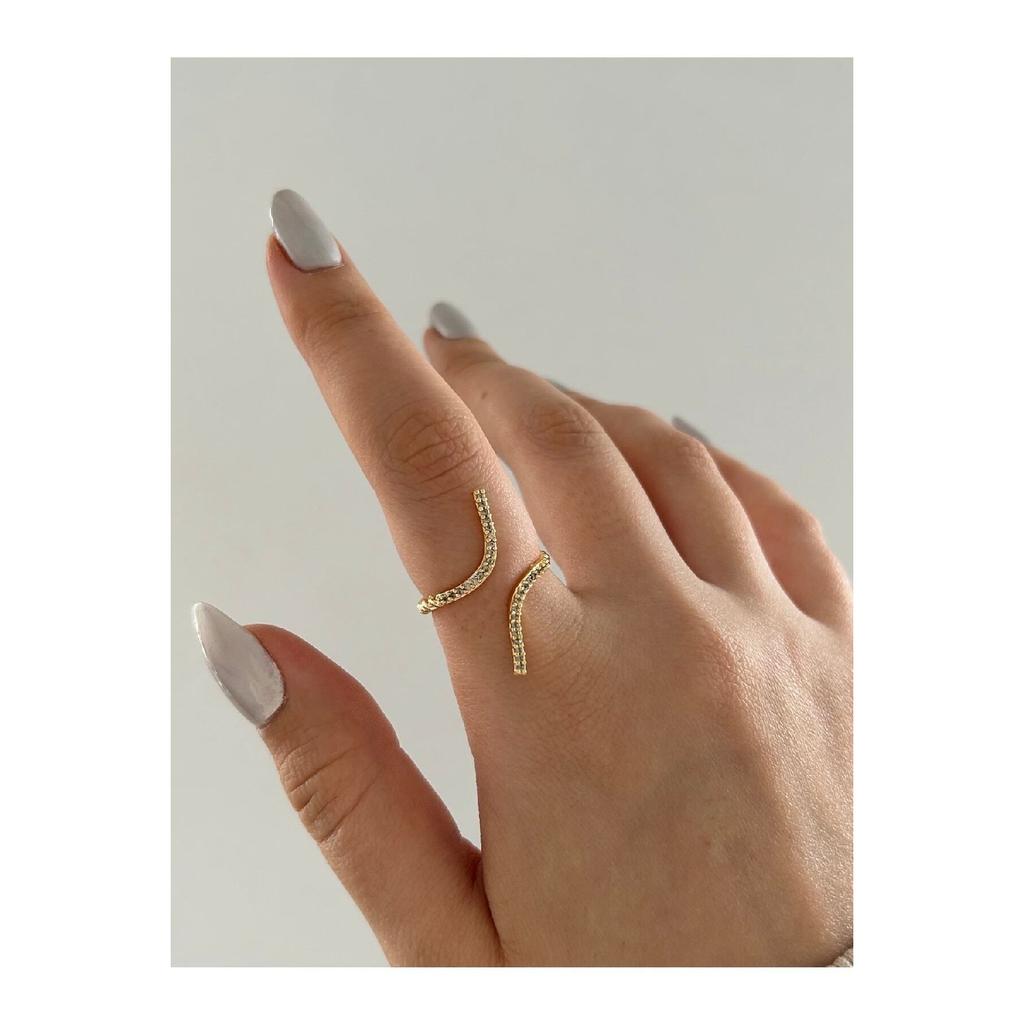 Золотое кольцо-спираль с камнем