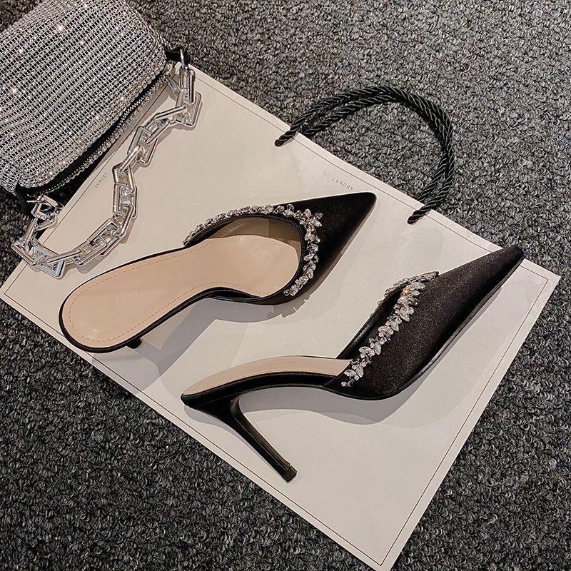 Черные атласные туфли-лодочки с острым носком и стразами, новинка весны 2025 года, сексуальные крутые шлепанцы на тонком каблуке для интернет-знаменитостей