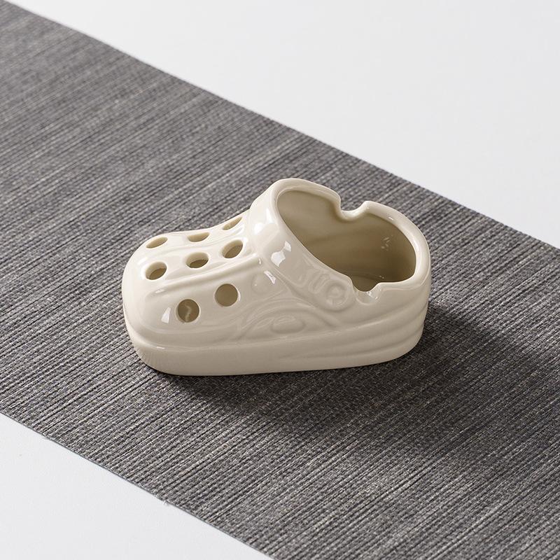 High value ceramic ashtray office home living room ashtray trend Internet celebrity hole shoes anti-fly