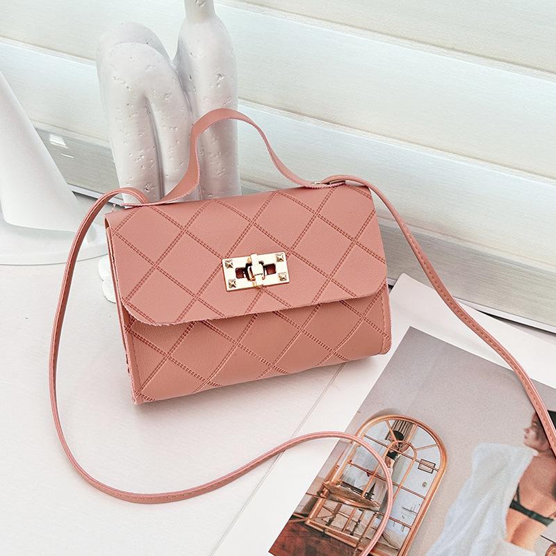 Маленькая квадратная стеганая сумка через плечо с тиснением