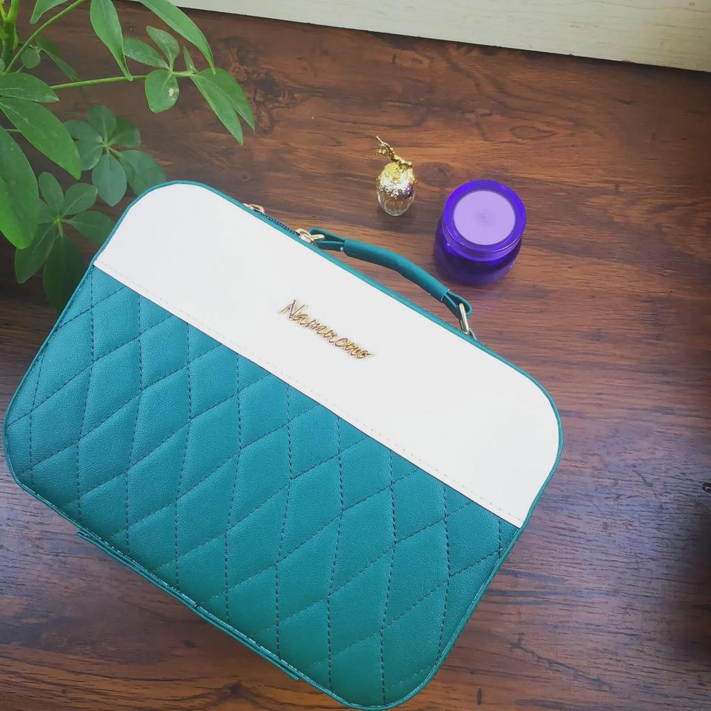 Светодиодная косметичка с большим зеркалом: Новая тенденция 2024 года в хранении косметики в путешествиях