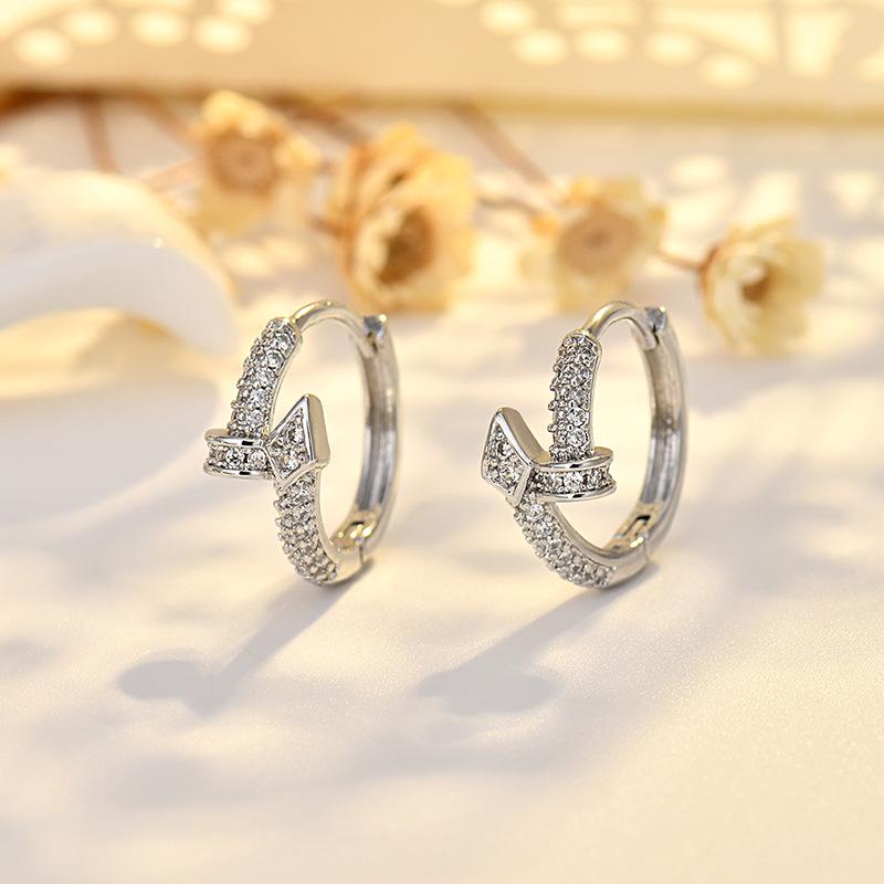 Новые высококачественные серьги Super Flash Full Diamond Fashioned Golden Snake Ear Buckle Ear Buckle